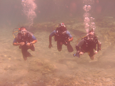 Pomos undersea divers
